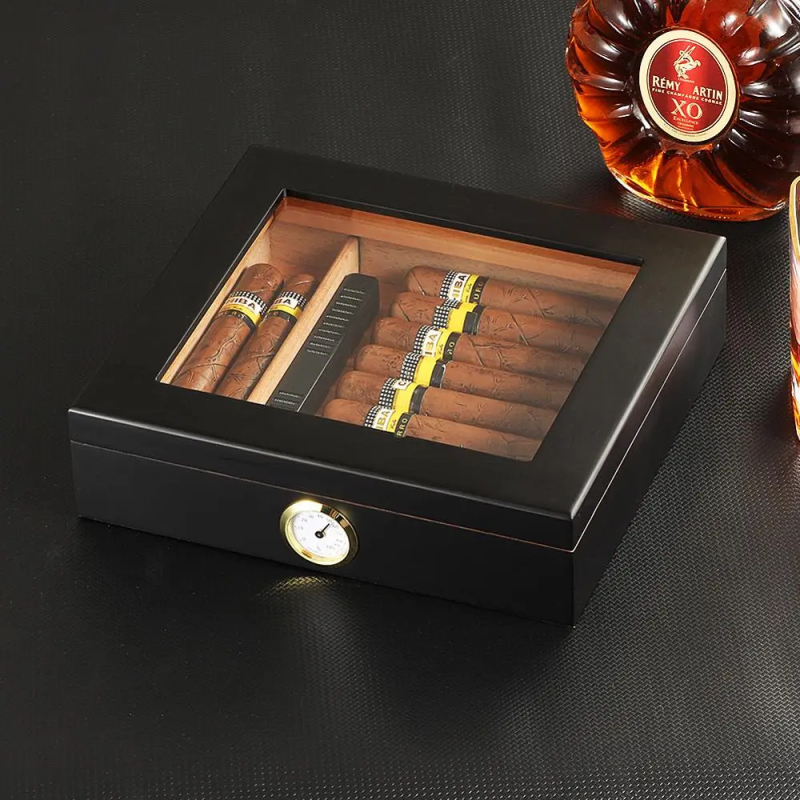 Kedro medžio cigarų dėžutė su drėkintuvu ir higrometru - humidor - juodas